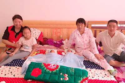 朱女士一家与华山妈妈俱乐部主任